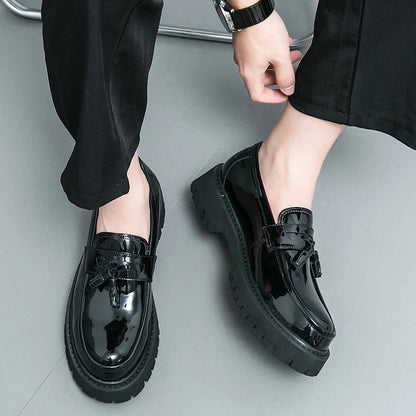 Thick Sole Classy Men Dress Shoes Black+White Color Handsome Wedding Tassels Loafer Shoes for Men