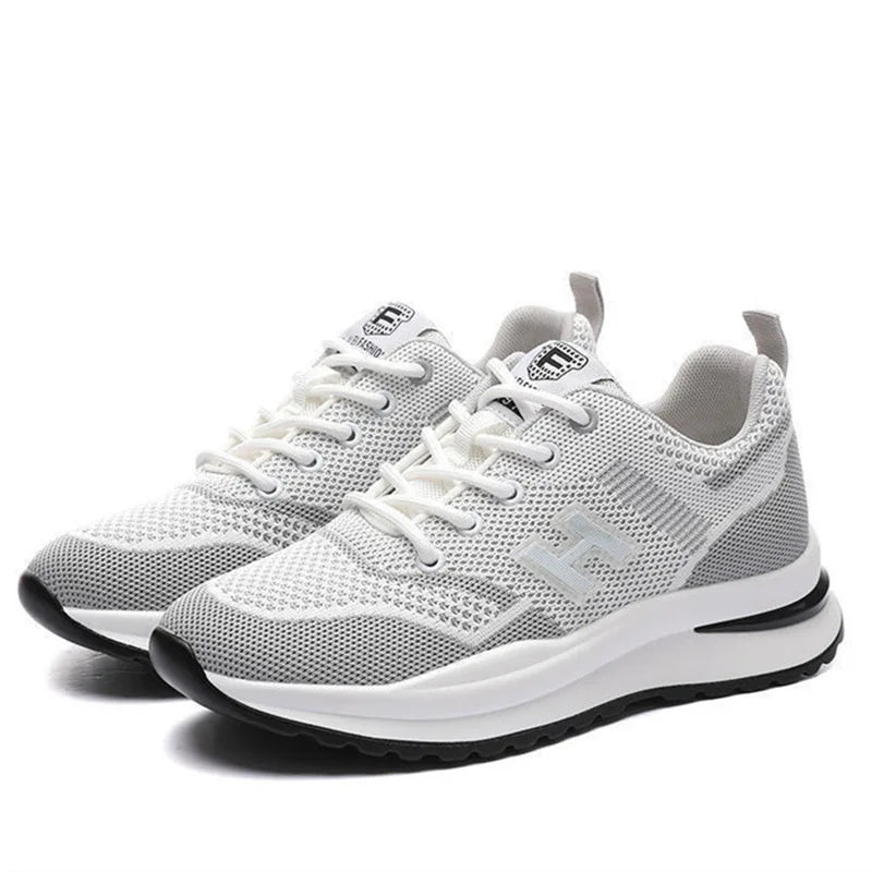 Spring Summer New Flying Ladies Sneakers Fashion Joker Running Mesh Breathable Casual Female Student Disposable Court Sneakers