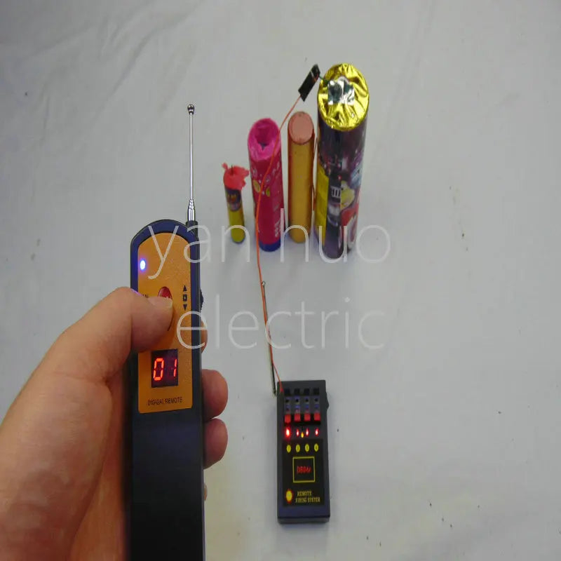 24 Cues Display Showing Smart Remote Christmas Festive Party Power Battery Fireworks Firing System Outdoor 100cues Transmitter