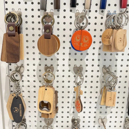 Stock 10pcs Wooden Blank Keychain for Engraving Painting Keychains With Leather Strap Keychain for Key Tag Luggage Tag Gift