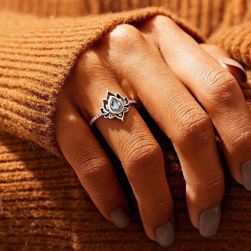 Q256 Lotus Flower Ring Women's Lab Created Cubic Zirconia Pear Shape Prong Setting Engagement Buddhist Fashion Rings