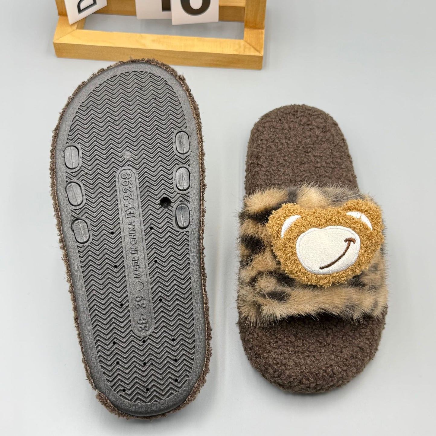 2025 Autumn and Winter New Leopard Print Warm Fur Slippers, One-Line Outer Wear Cotton Slippers, Home Slippers, Fashionable Outer Wear Slippers for Women