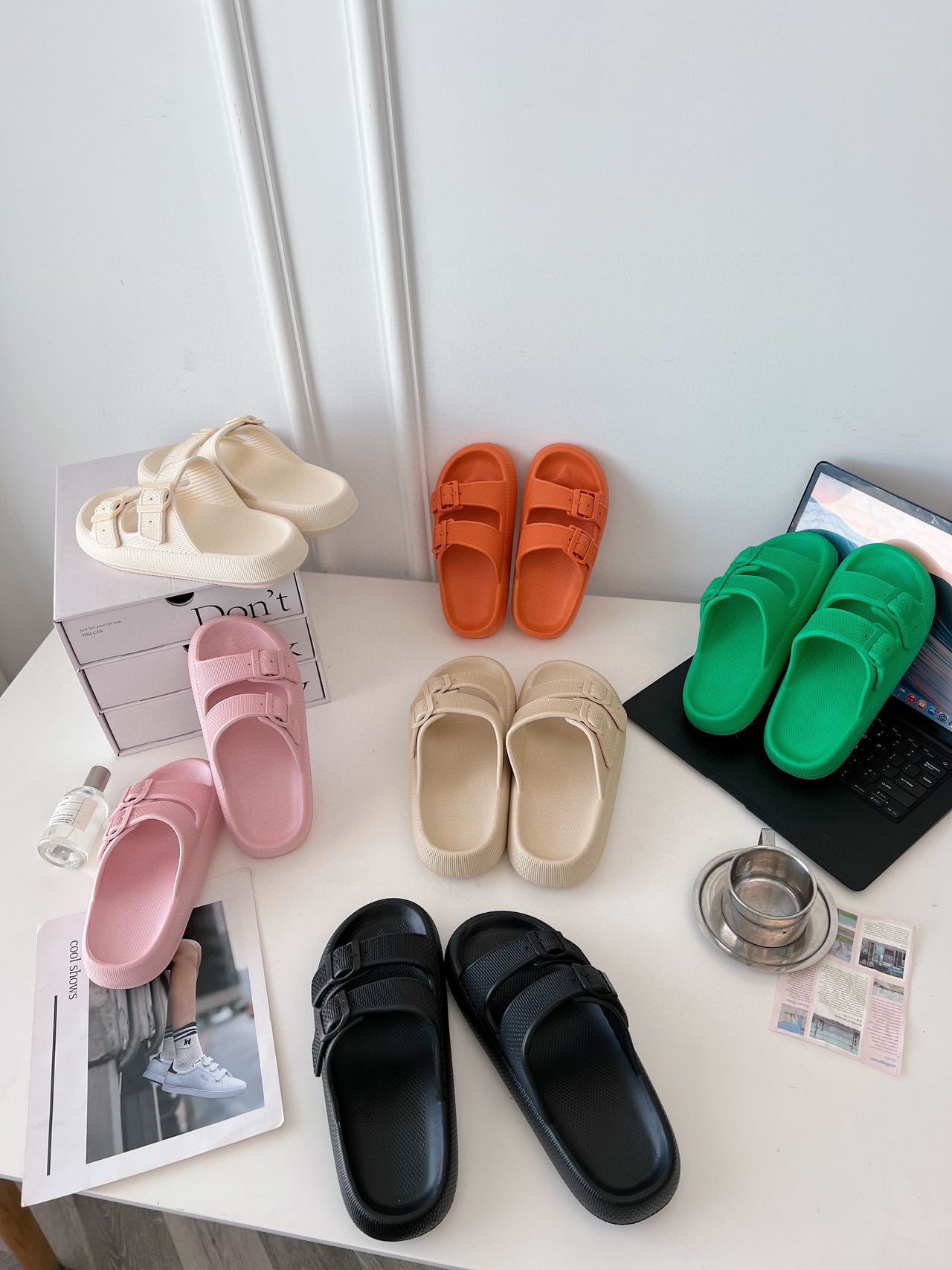 2026 New Thick-Soled Slippers, Wear-Resistant Double Buckle Eva Sandals, Couple's Summer Women's Outdoor and Indoor Slippers with a Soft Cushioning Feel