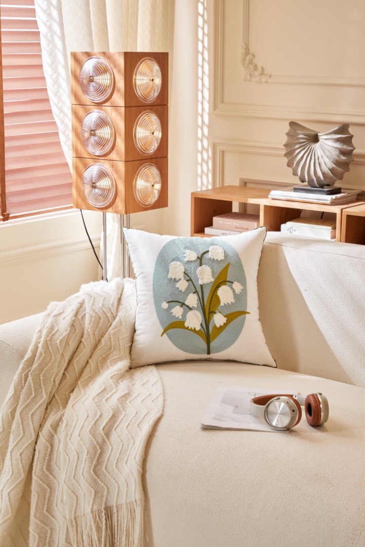 Nordic Towel Embroidered Embroidered Embroidered Pillow Living Room Cream Sofa Cushion Flower Model Room Bay Window Cushion Cover