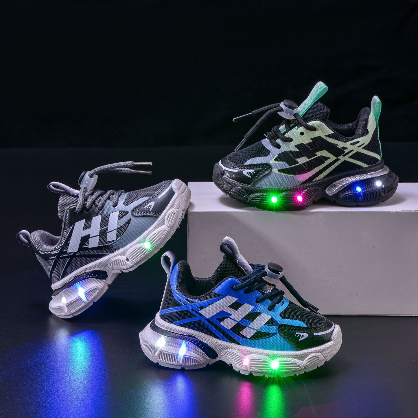 Boys' Breathable Luminous Sports Double Mesh Shoes 2024 Spring and Autumn New Children's Letters Casual LED Lighting Running Shoes