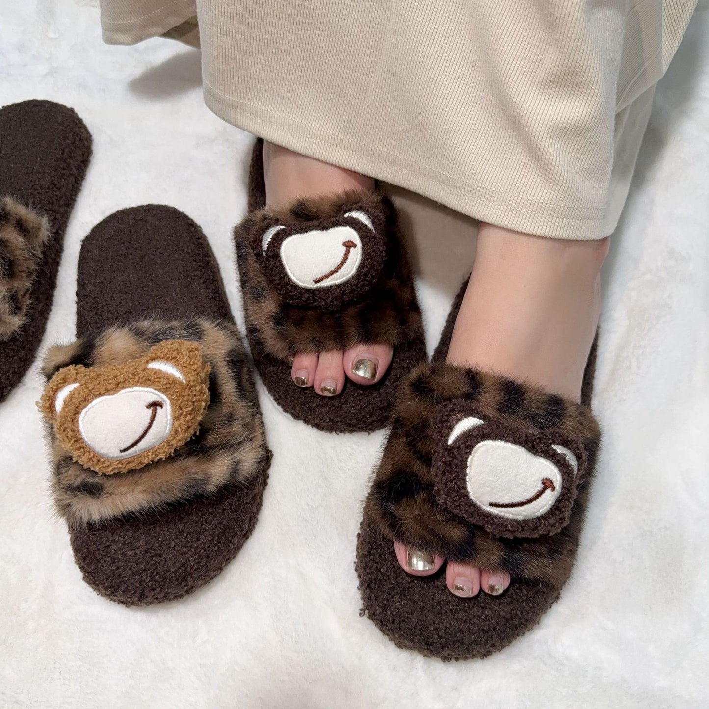 2025 Autumn and Winter New Leopard Print Warm Fur Slippers, One-Line Outer Wear Cotton Slippers, Home Slippers, Fashionable Outer Wear Slippers for Women
