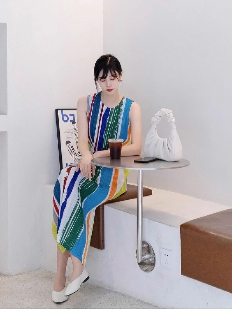 In Stock Miyake Dress Printed Elegant Elegant High-End Loose Slimming Look Elegant Round Neck Sleeveless Pleated Skirt