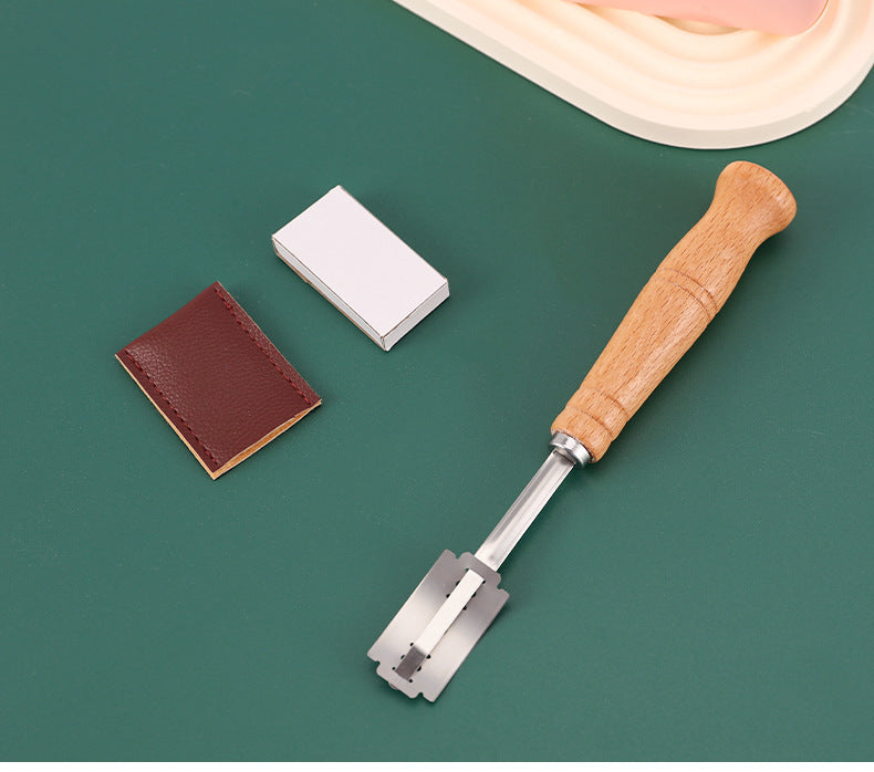 Wooden Handle Curved Bread Cutter Creative Stainless Steel Bread Trimming Knife Dough Dividing Knife European Style Baguette Cutting Pattern