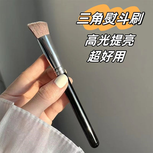 Cangzhou Makeup Brush, Oblique Triangle Iron, Highlight Brush to Brighten Tear Troughs, Middle Nasolabial Folds Brush, Eye Head Traceless Concealer Brush