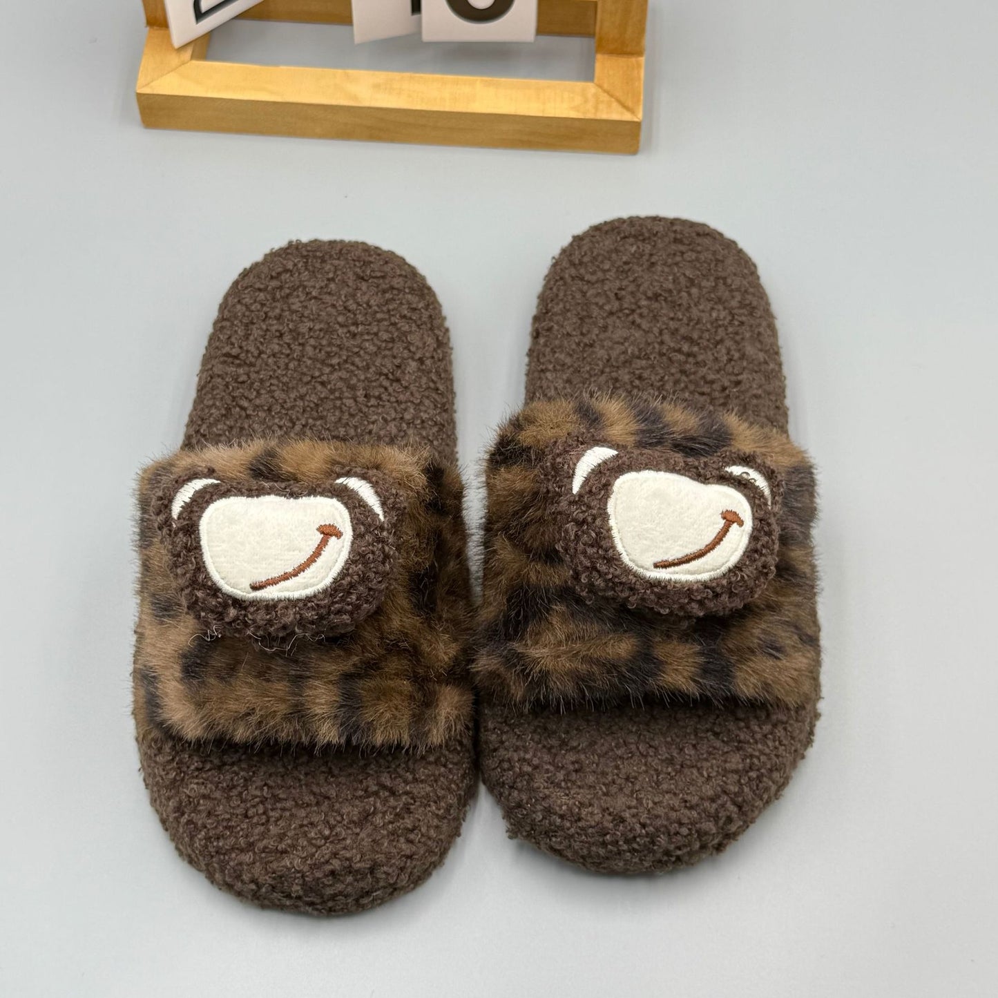 2025 Autumn and Winter New Leopard Print Warm Fur Slippers, One-Line Outer Wear Cotton Slippers, Home Slippers, Fashionable Outer Wear Slippers for Women