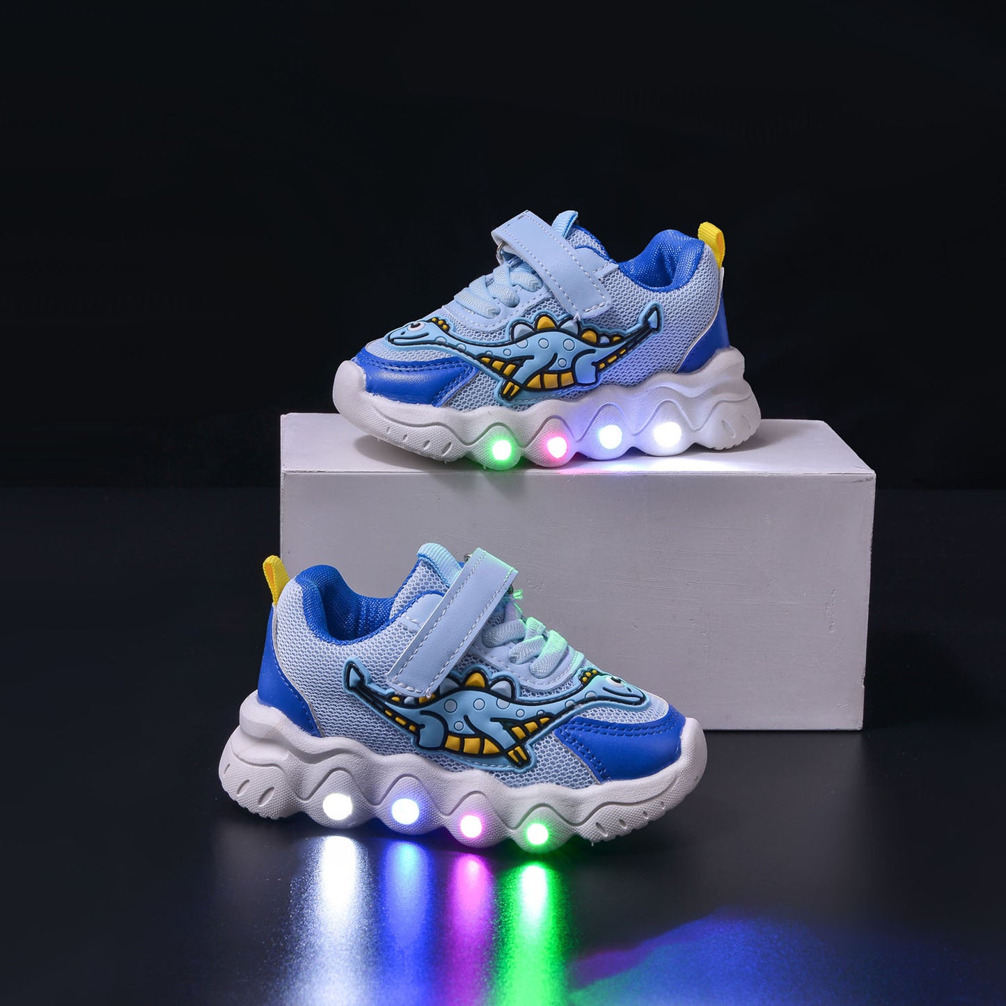 Spring New Style Dinosaur Led Light Sneakers for Boys and Girls Spring & Fall New Mesh Breathable Casual Light Shoes for Children and Middle-Aged Children