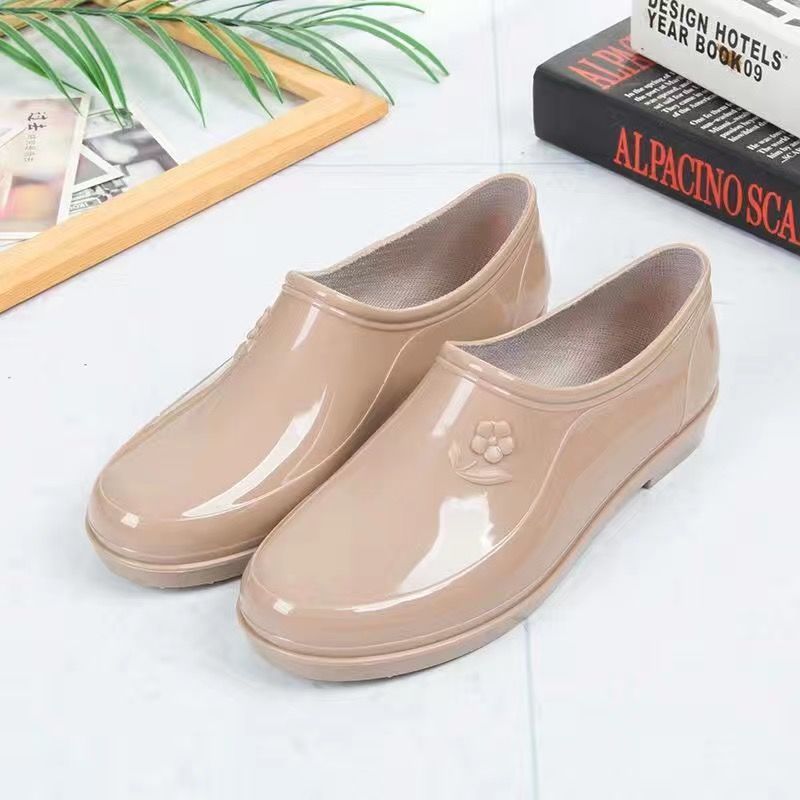 Thickened New Rain Boots Women's Four Seasons Yuanbao Shallow Water Shoes Middle-aged Short Tube Waterproof Non-slip fleece-lined Warm Rubber Rain Boots
