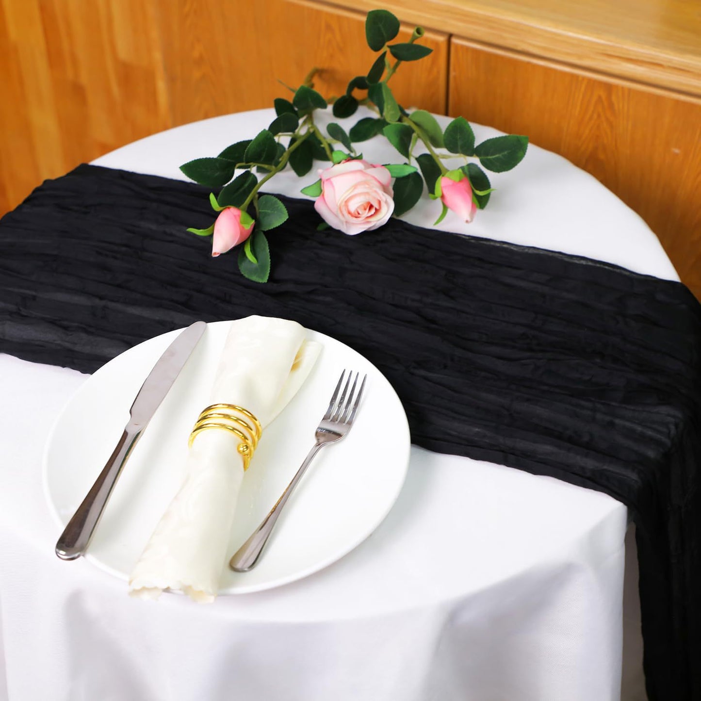Cross-border foreign trade wholesale Bali yarn wrinkled table flag twist table flag tablecloth wedding party decoration wrinkled table flag