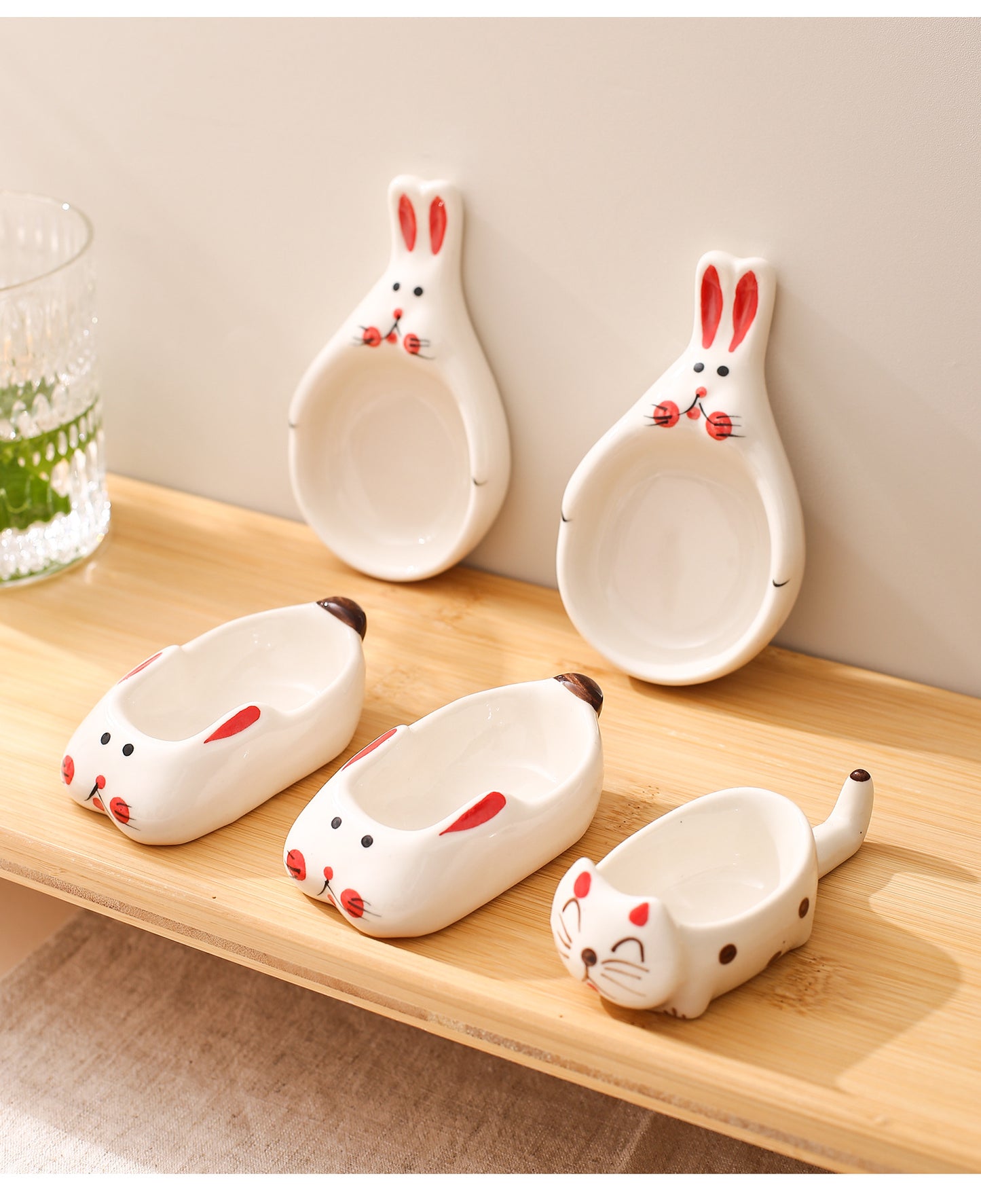 Creative Cartoon-Style Ceramic Dish with Chopstick Holder, Small Household Dish, Seasoning Dish, Hot Pot Dipping Dish, Condiment Dish