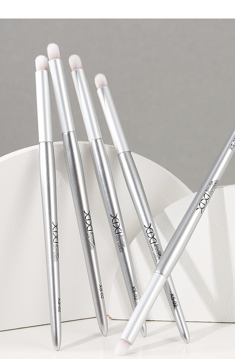 Xixi light feather round dizziness dye brush concealer brush does not eat powder does not card line concealer eyeliner lip brush foundation brush makeup