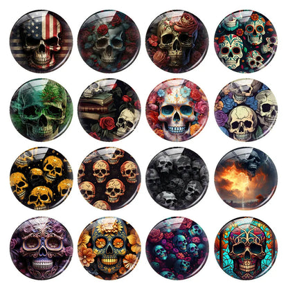 Breloques cabochons en verre à dos plat, style gothique sombre, tête de mort et fleur, pour la création de bijoux DIY. Démonstration de camée à dos plat pour la fabrication de bijoux DIY.