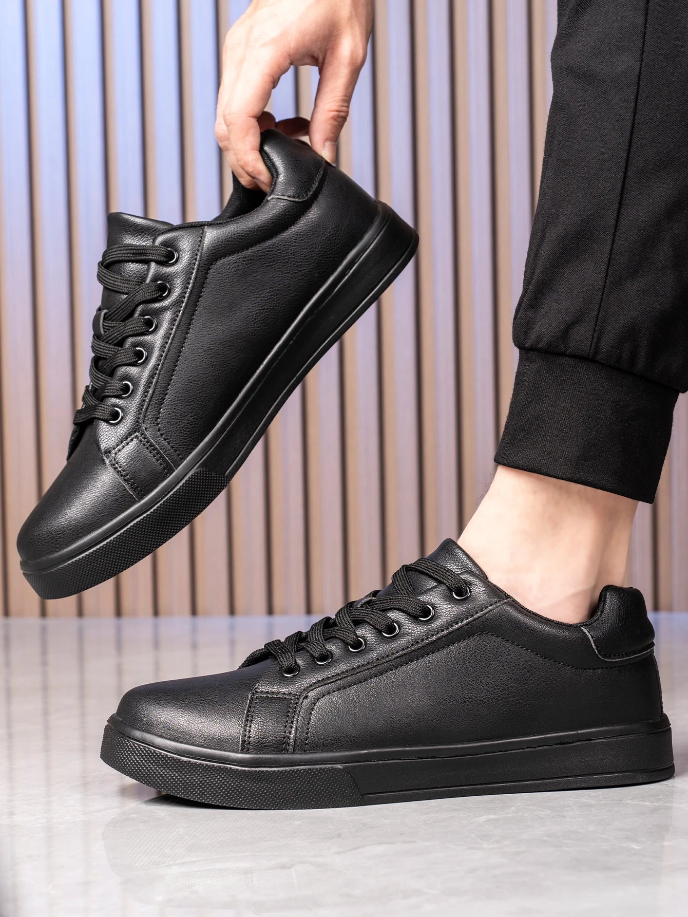 Men Shoes Skateboarding Shoes ForMen Sneakers Lightweight White Black Sports Shoes