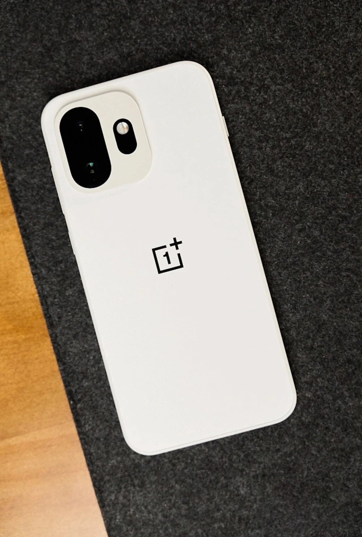 Unlocked OnePlus 15T 5G Smartphone Snapdragon 8 Elite Gen 5 6.32'' 165Hz High Refresh Rate Screen 7500mAh Battery 100W Wired NFC