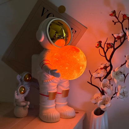 Space Man Hugging the Night Sky Bluetooth Speaker Dreamy Starry Sky Audio System Subwoofer Night Light Decoration Creative Gift