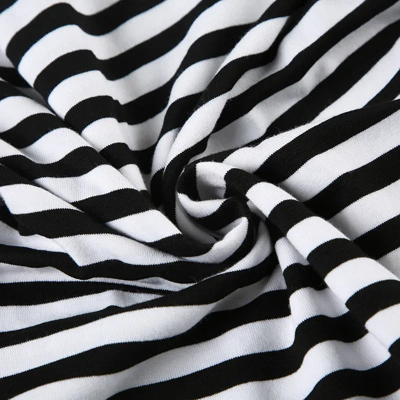 Autumn sexy off shoulder long sleeved black white contrasting color stripes slash neck T-shirt