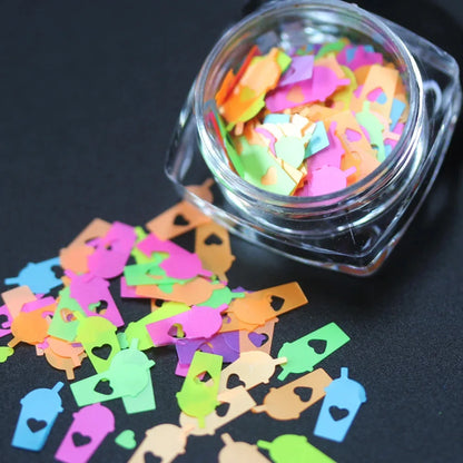 Paillettes épaisses et libres en forme d'étoiles, de cœurs et de lune néon, parfaites pour le nail art, le maquillage d'Halloween, les festivals et les gobelets en résine.