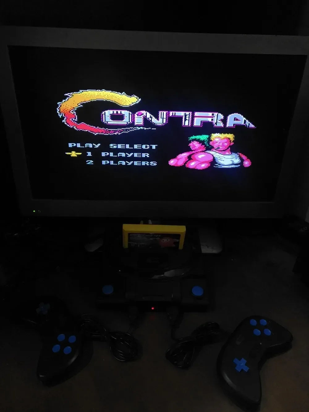 8bit FH-008 Retro AV output TV Video Game Console for FC Games with 2 Gamepads Built-in 88 Games support yellow game cartridge