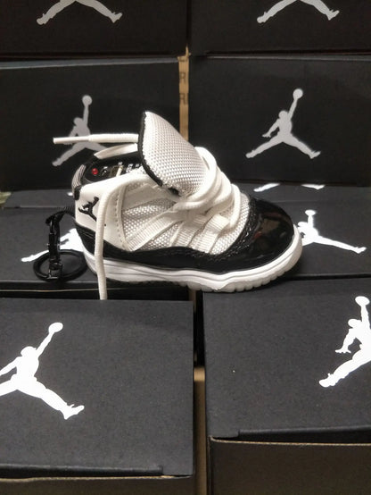 High Quality Portable Battery Charger Powerbank Coconut Sneakers 750 Shoe Power Bank 8000mAh  For All Phone