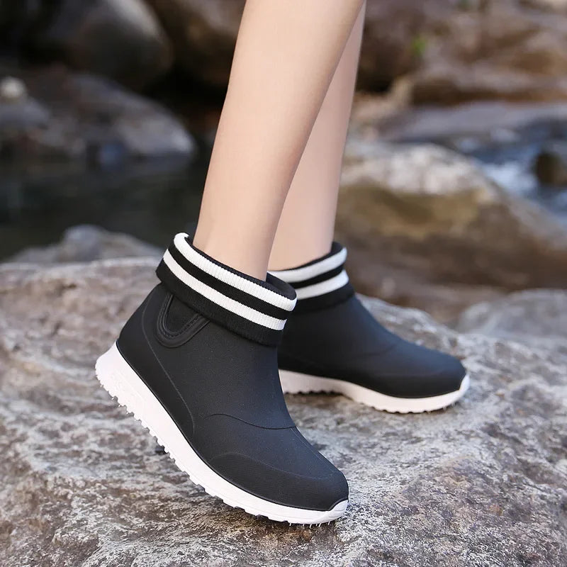 Fashionable Winter Short Ankle Women's Rain Boots Waterproof Slip Resistant Car Wash Shoes Adult Fleece Lined PVC Ladies Footwea