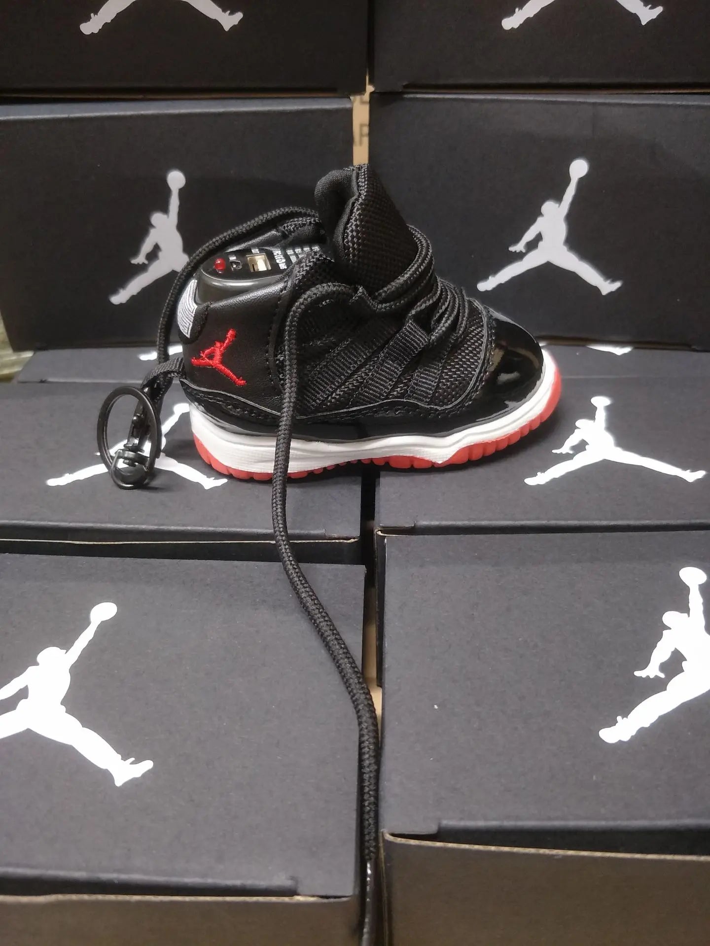 High Quality Portable Battery Charger Powerbank Coconut Sneakers 750 Shoe Power Bank 8000mAh  For All Phone