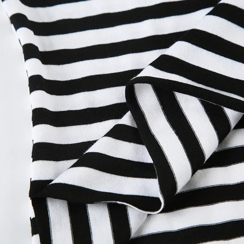 Autumn sexy off shoulder long sleeved black white contrasting color stripes slash neck T-shirt