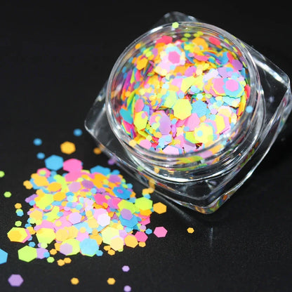 Paillettes épaisses et libres en forme d'étoiles, de cœurs et de lune néon, parfaites pour le nail art, le maquillage d'Halloween, les festivals et les gobelets en résine.
