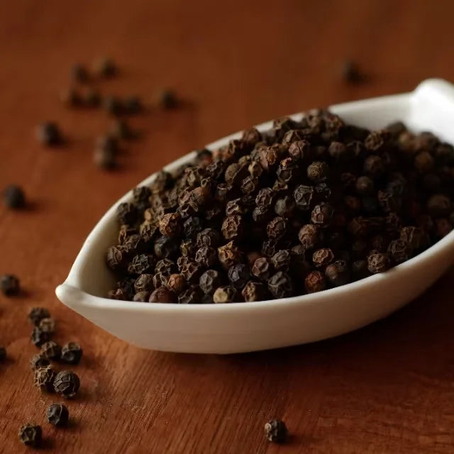 Premium Dried AD Black Pepper Export Quality Whole Bold Berries High Pungency Rich Aroma Cleaned Graded Bulk Supply Kerala India