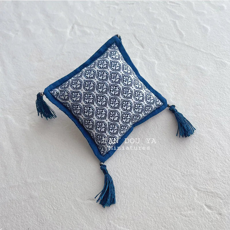 Miniature cloth blue and white porcelain tablecloth and throw pillow mini model for 1:6 bjd ob11 blythe dollhouse props Dolls ac