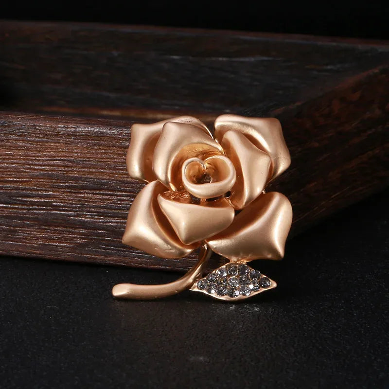 Valentine's Day Enamel Rose Brooches for Women Rhinestone Plant Flower Pins Banquet Party Backpack Gifts Jewelry Accessories