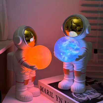 Space Man Hugging the Night Sky Bluetooth Speaker Dreamy Starry Sky Audio System Subwoofer Night Light Decoration Creative Gift