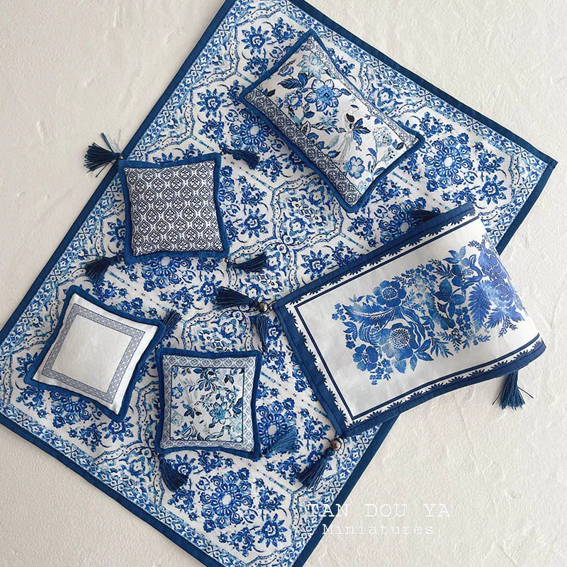 Miniature cloth blue and white porcelain tablecloth and throw pillow mini model for 1:6 bjd ob11 blythe dollhouse props Dolls ac
