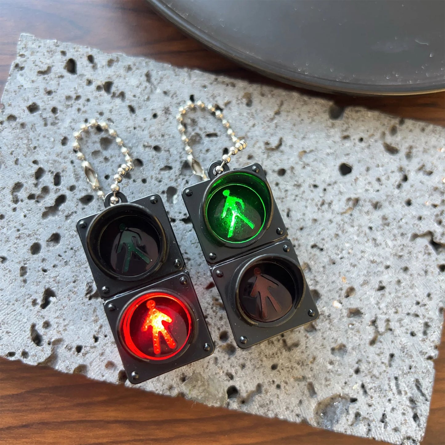 New Signal Traffic Light Keyring LED Pedestrian Safety Light Keychains Pendant Key Ring for Backpack Key Drivers Car Accessories
