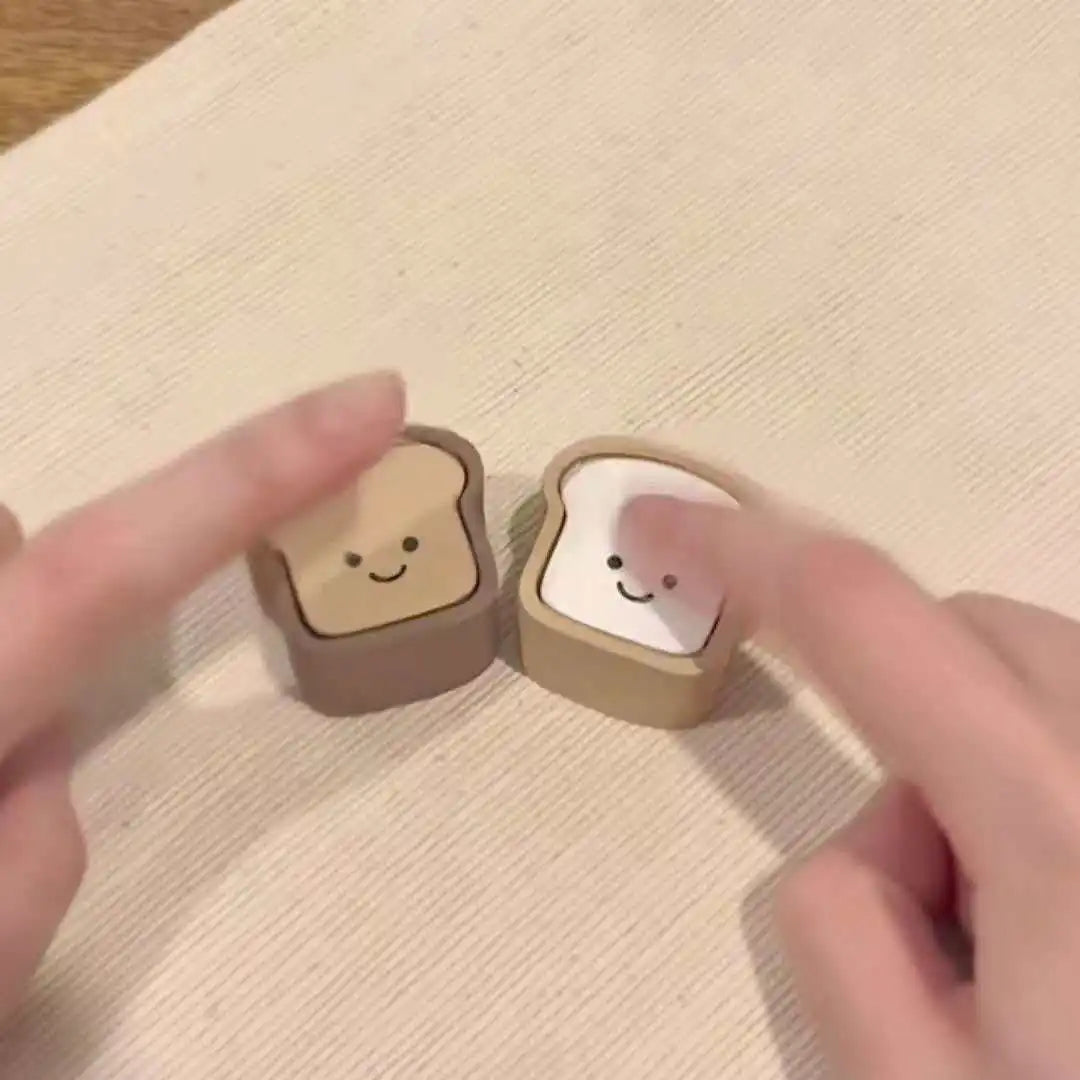 Novelty Gifts Bread Toast Keyboard Clicker Fidget Keychain Stress Relief Focus Boost Quiet Anxiety Toys For Kids Boys Girls