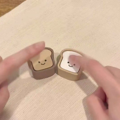 Novelty Gifts Bread Toast Keyboard Clicker Fidget Keychain Stress Relief Focus Boost Quiet Anxiety Toys For Kids Boys Girls