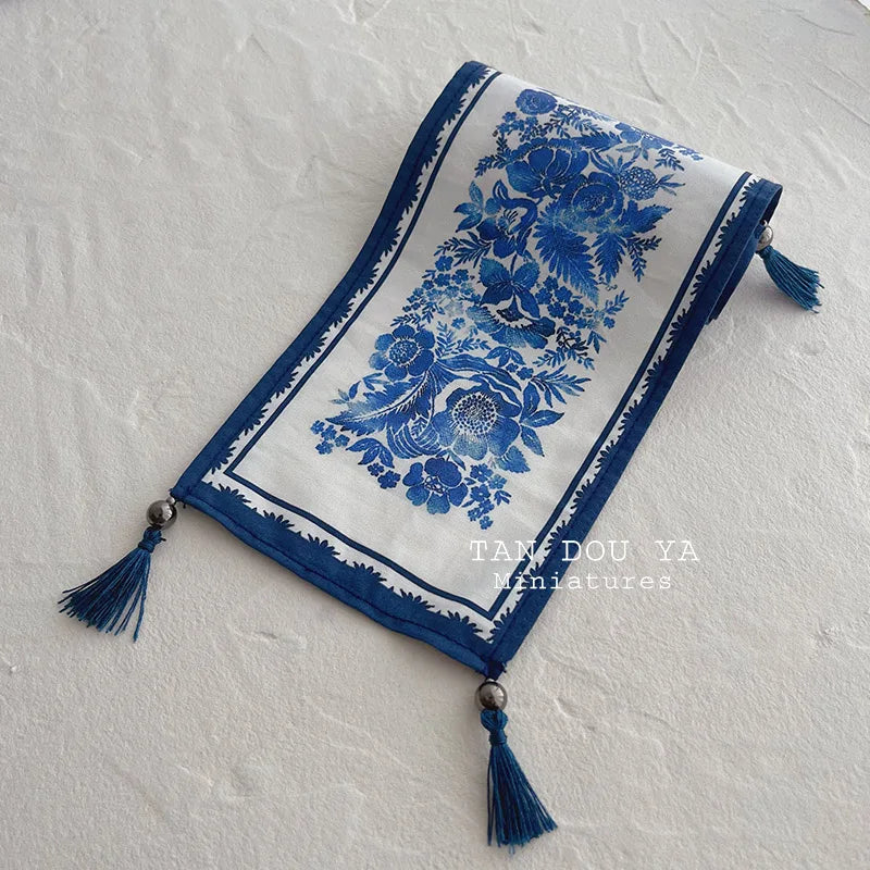 Miniature cloth blue and white porcelain tablecloth and throw pillow mini model for 1:6 bjd ob11 blythe dollhouse props Dolls ac