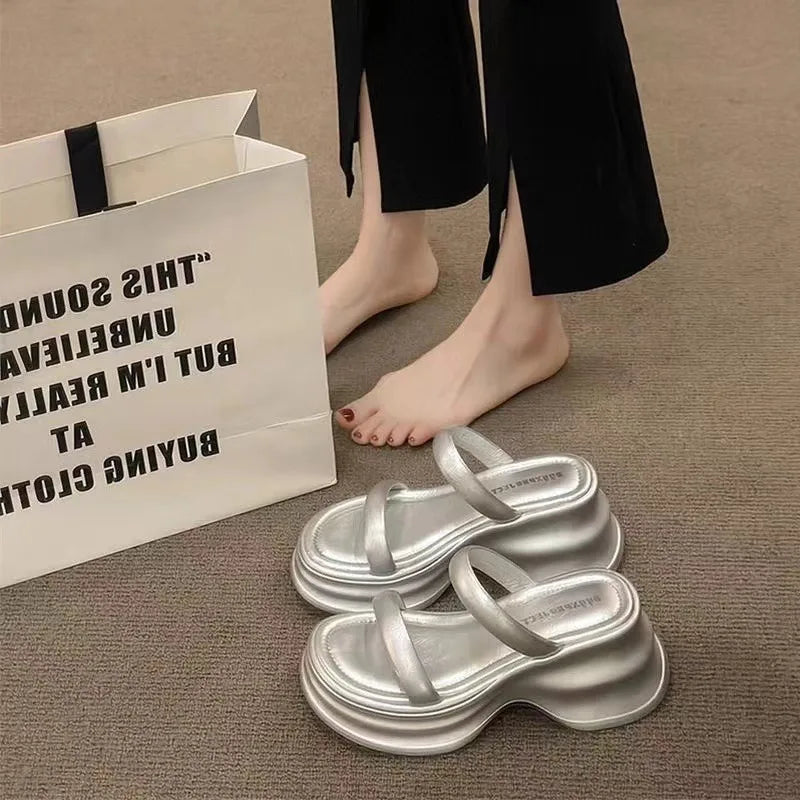 Women's Slippers Fashion Thick-soled Casual Sandals 2025 Summer New Beach Slippers for Women Platform Sandals Sandalias De Mujer
