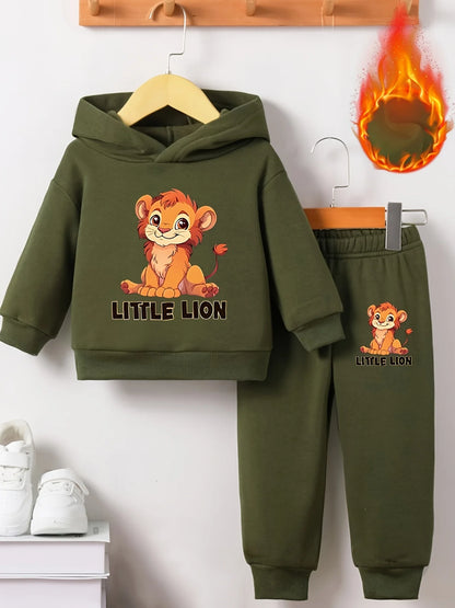 A two-piece set of autumn and winter lion cartoon printed fleece sweatshirt and pants for a newborn baby boy