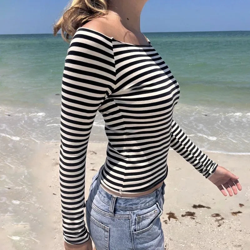 Autumn sexy off shoulder long sleeved black white contrasting color stripes slash neck T-shirt