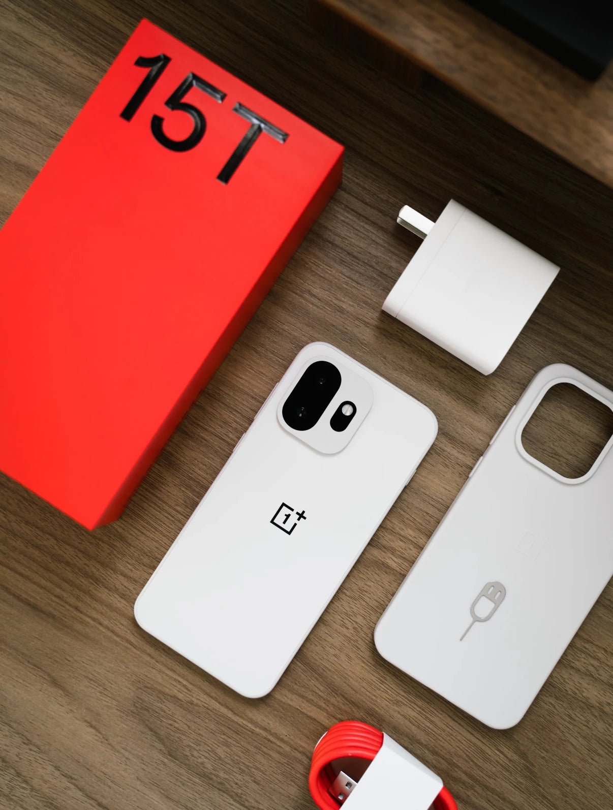 Unlocked OnePlus 15T 5G Smartphone Snapdragon 8 Elite Gen 5 6.32'' 165Hz High Refresh Rate Screen 7500mAh Battery 100W Wired NFC