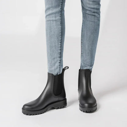 Women's short tube anti slip rain shoes, lightweight waterproof water shoes, fashionable Chelsea rain boots, PVC one-time moldin