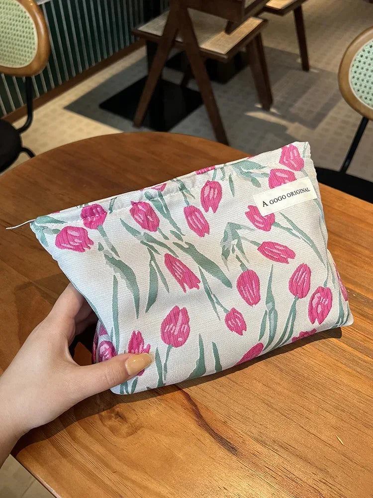 Ins Floral Cosmetic Bag Women Clutch Bag Makeup Bags Portable Skincare Storage Bags Toilet Bag Makeup Pouch Travel Organizer