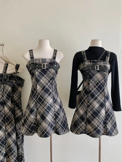 Ensemble deux pièces vintage français décontracté : chemisier moulant et mini-robe élégante et féminine pour femme d'affaires, collection automne 2024 coréenne.