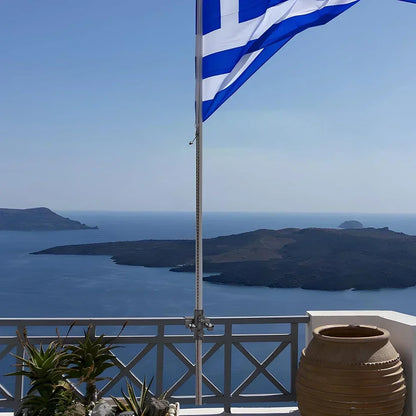 Support de parasol compact pour balcon et jardin, doté d'une pince robuste pour un maintien sûr et une installation facile.