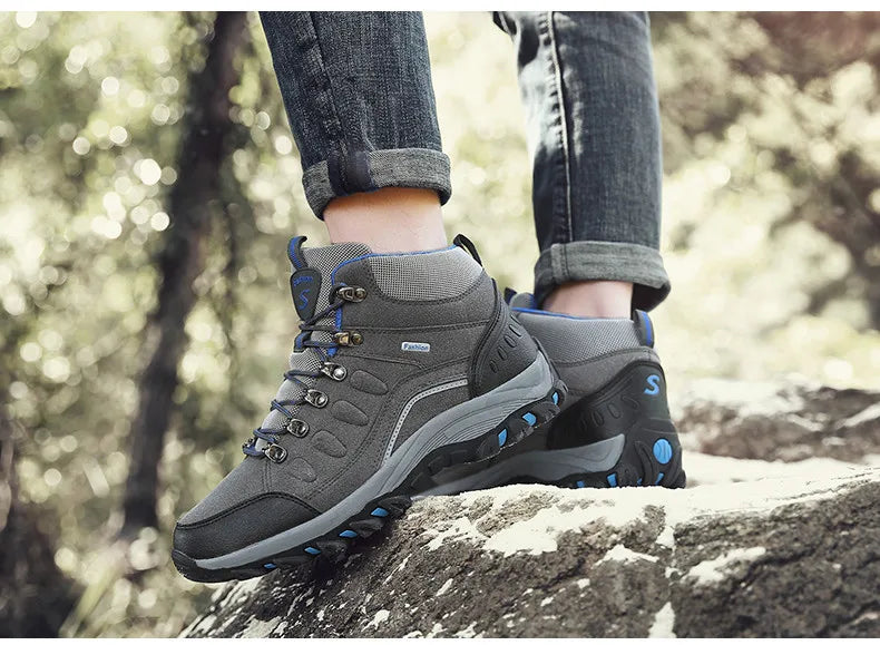 New Men's Winter Boots Warm Plush Snow Boots Outdoor Non-Slip Couple Hiking Boots High-Top Waterproof Sneakers Men's Ankle Boots