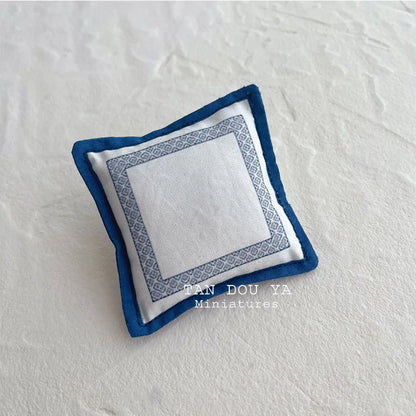 Miniature cloth blue and white porcelain tablecloth and throw pillow mini model for 1:6 bjd ob11 blythe dollhouse props Dolls ac
